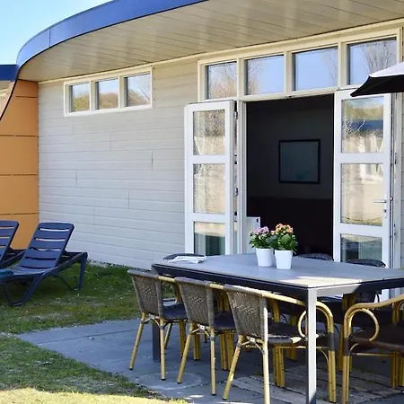 Bungalow 10 Personen Resort
