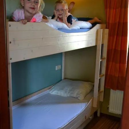 Bungalow 10 Personen Resort *