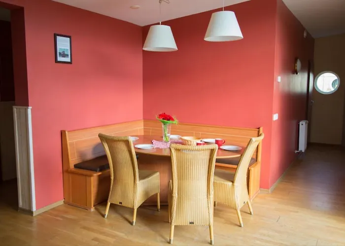 Bungalow 10 Personen Resort *