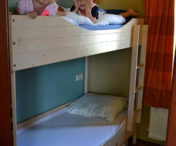 Bungalow 10 Personen Resort *